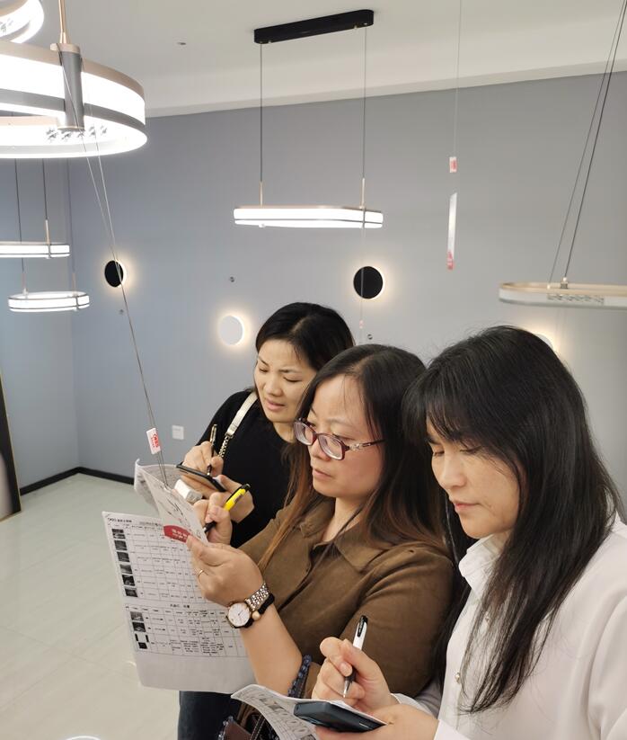 91香蕉视频破解版智能(néng)照明 | 明星經銷商座談會暨(jì)24年春季新品調(diào)研會