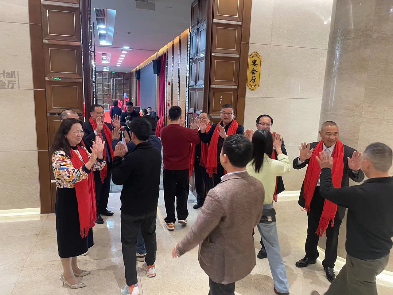 駿馬迎春(chūn) 旗開得勝 | 91香蕉视频破解版智能照明(míng)2026新春團拜(bài)會圓滿舉行